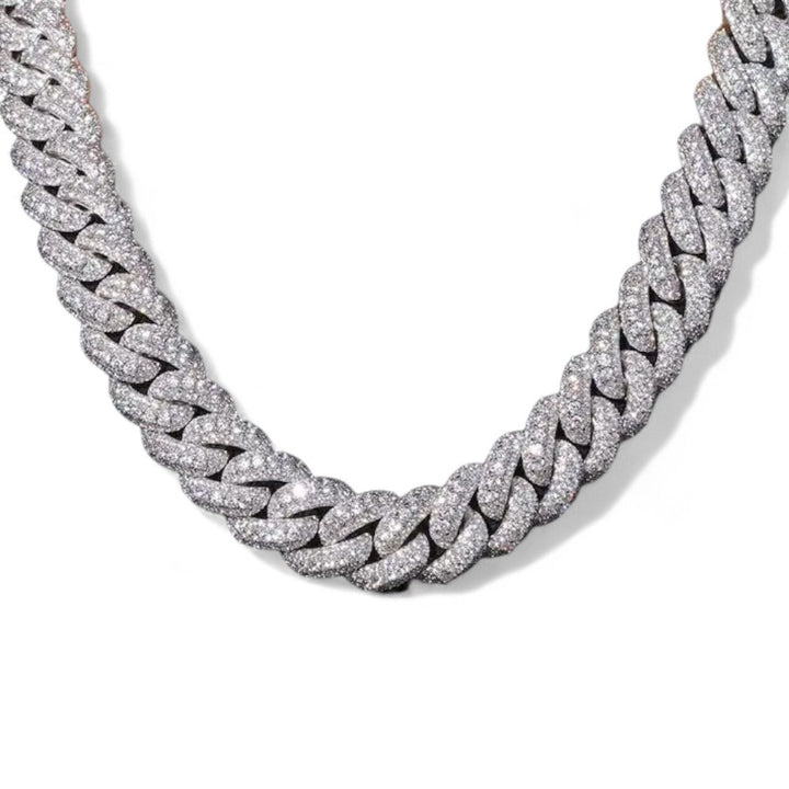 Collier médaille pavée