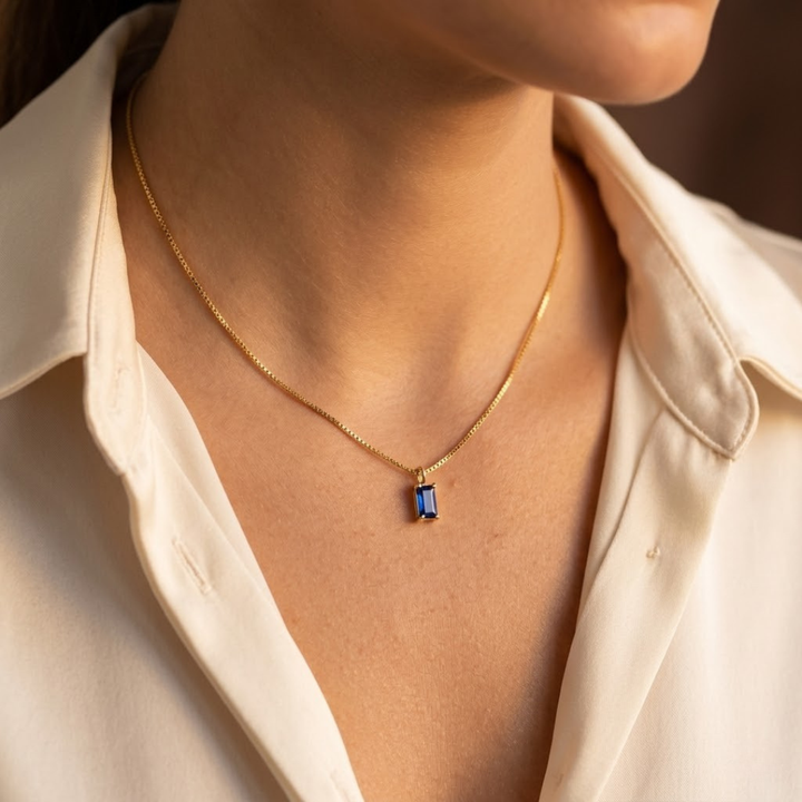 Collier Minimaliste en Or et Saphir — Doumira