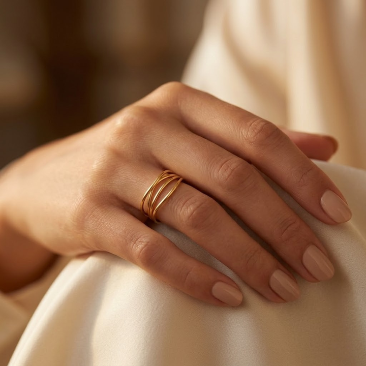 Bague Enveloppante Minimaliste en Or — Doumira