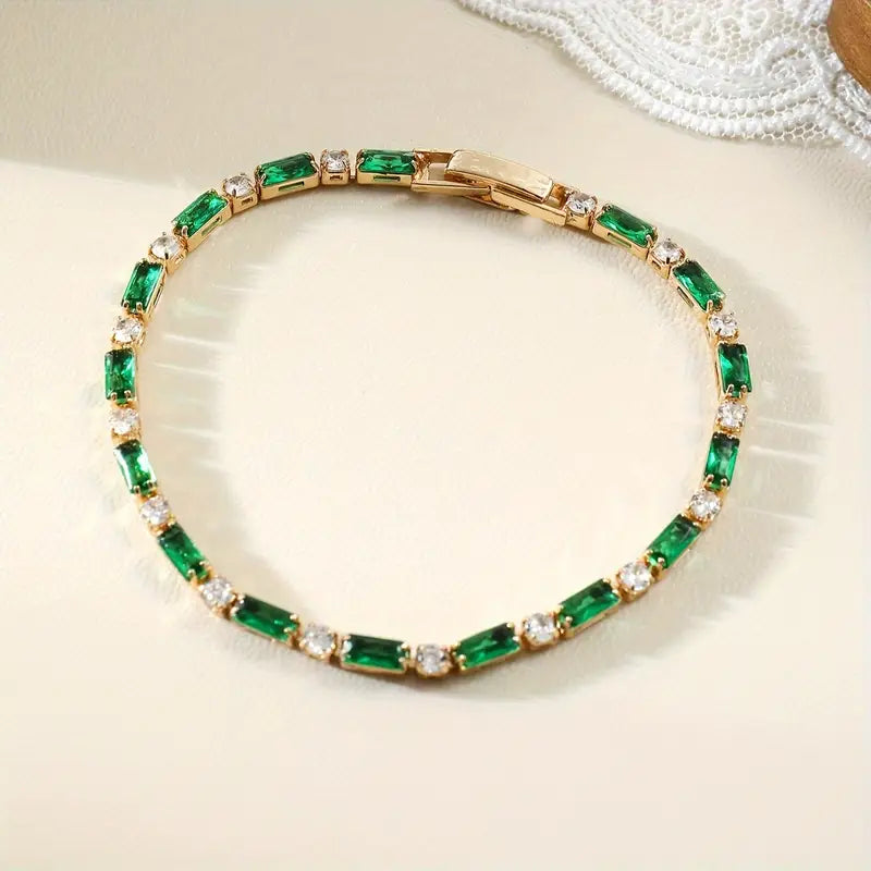 Bracelet de tennis alterné en or et émeraude — Doumira