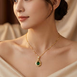 Collier Pendentif Goutte d'Eau en Émeraude Dorée — Doumira