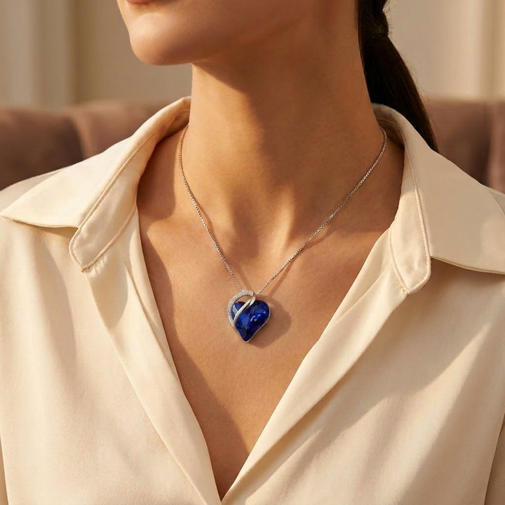 Collier en cœur en saphir argenté — Doumira
