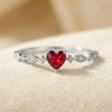 Bague en Or et Rubis en Forme de Cœur — Doumira