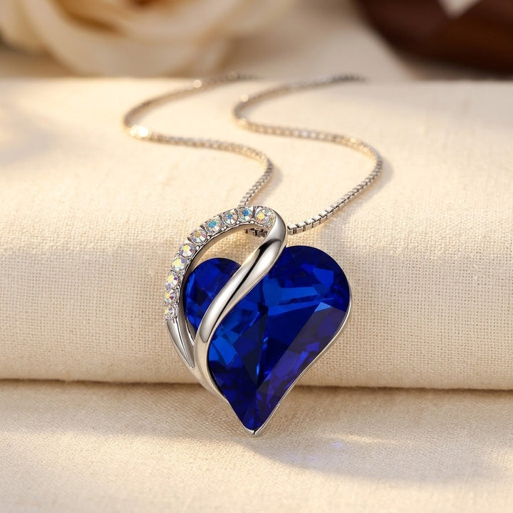 Collier en cœur en saphir argenté — Doumira