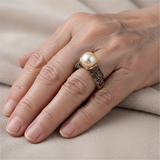 Bague Rétro Dorée avec Perle — Doumira