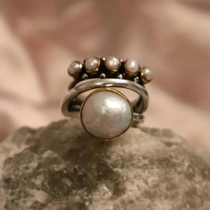 Bague rétro avec couronne en argent et perles — Doumira