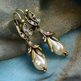 Boucles d'oreilles florales suspendues avec perles vintage — Doumira