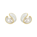 Boucles d'oreilles pendantes luxueuses en opale blanche et perles en or — Doumira