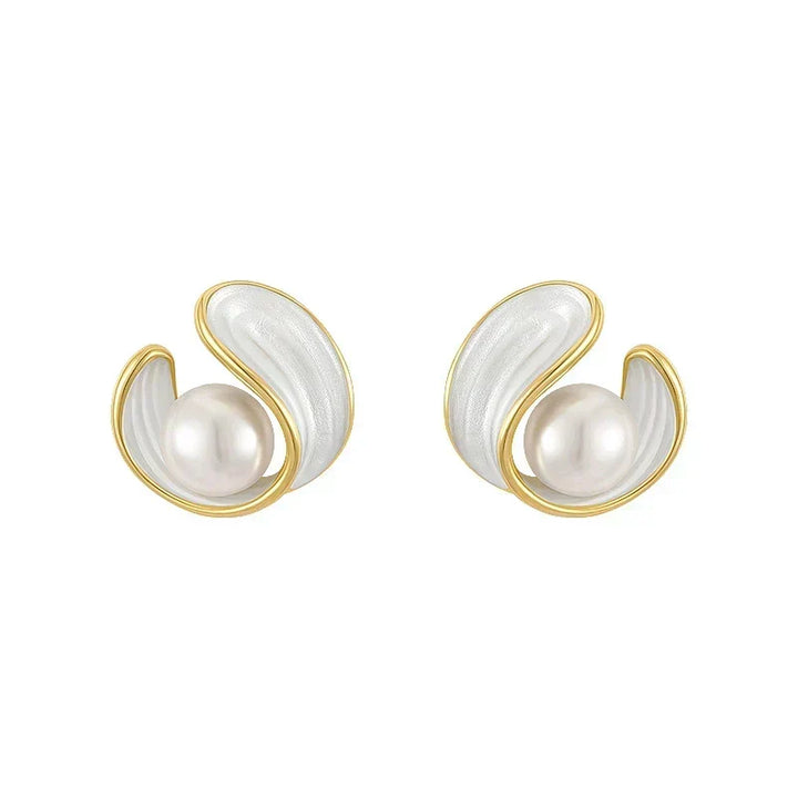 Boucles d'oreilles pendantes luxueuses en opale blanche et perles en or — Doumira