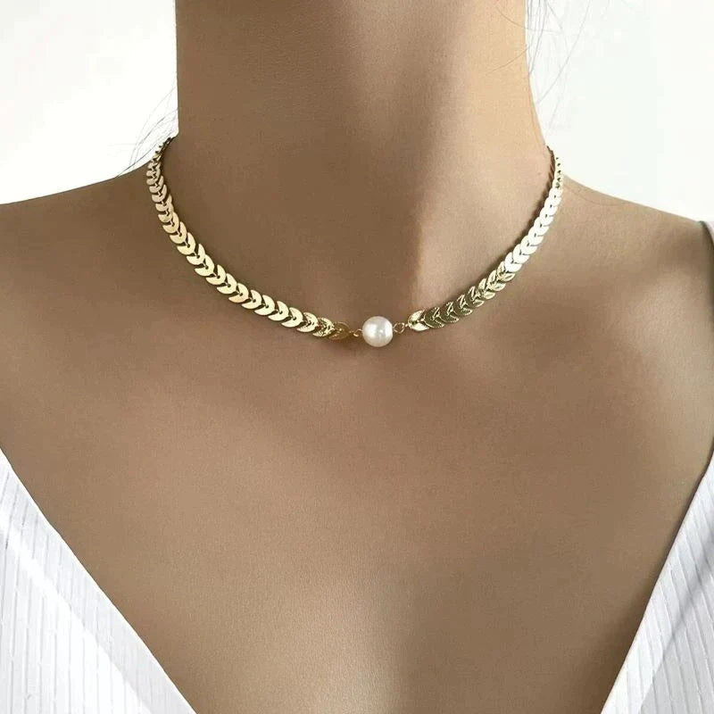 Collier grec avec perle en or — Doumira