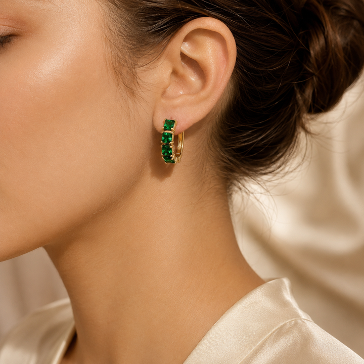 Boucles d'oreilles créoles épaisses en or et émeraude — Doumira
