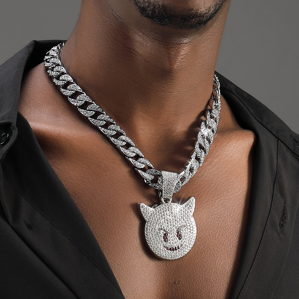 Collier rappeur bling bling — Doumira