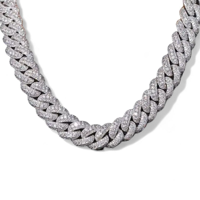 Collier médaille pavée