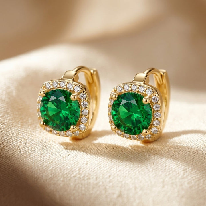 Boucles d'oreilles créoles en or et émeraude — Doumira