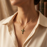 Collier Croix Marquise en Or et Émeraude — Doumira