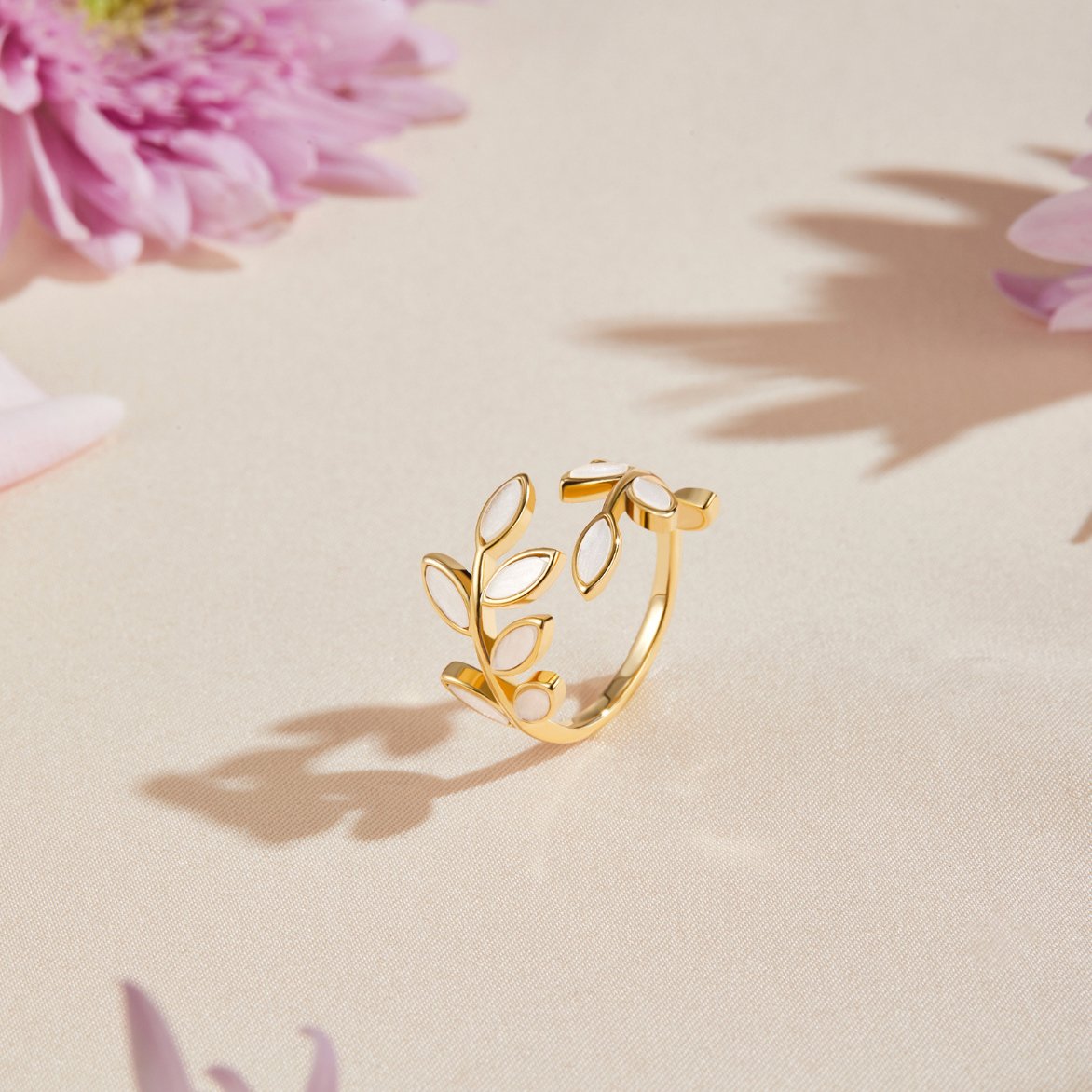 Bague Motif Feuille d'Or — Doumira