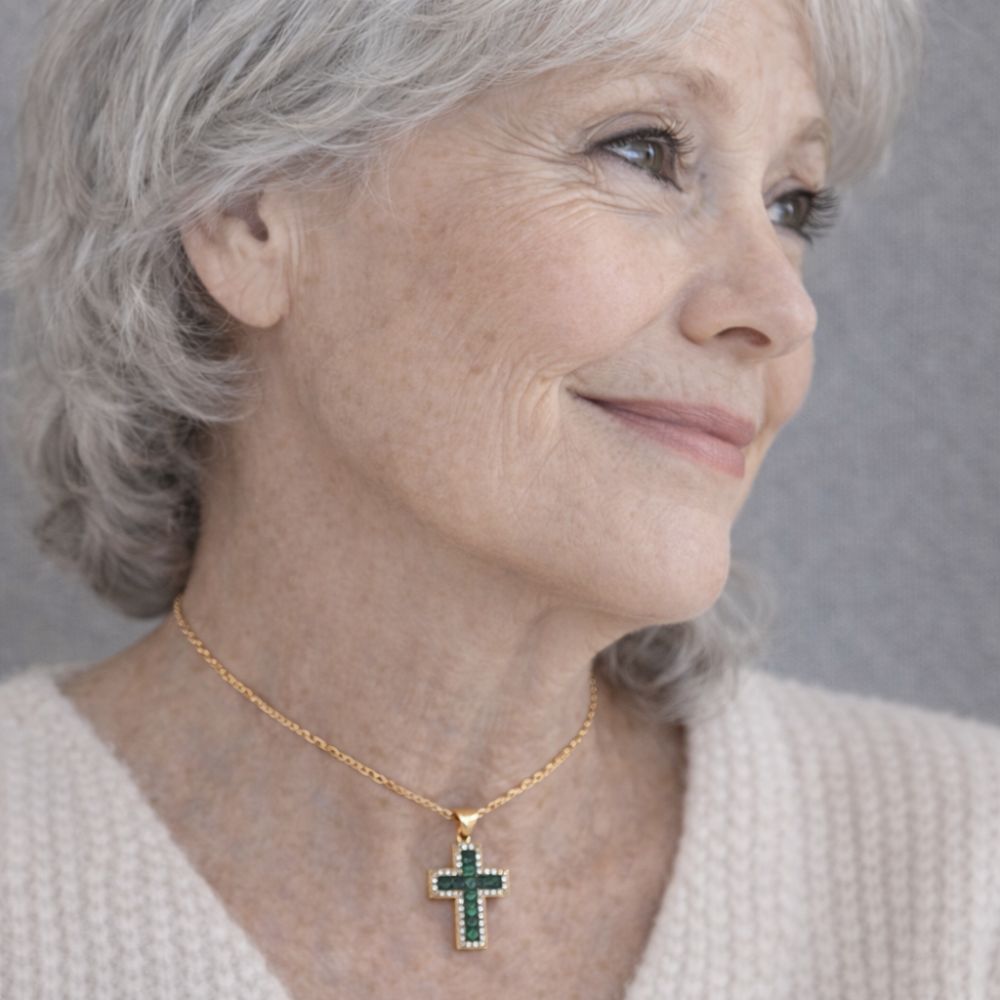 Pendentif croix émeraude Solene en or — Doumira